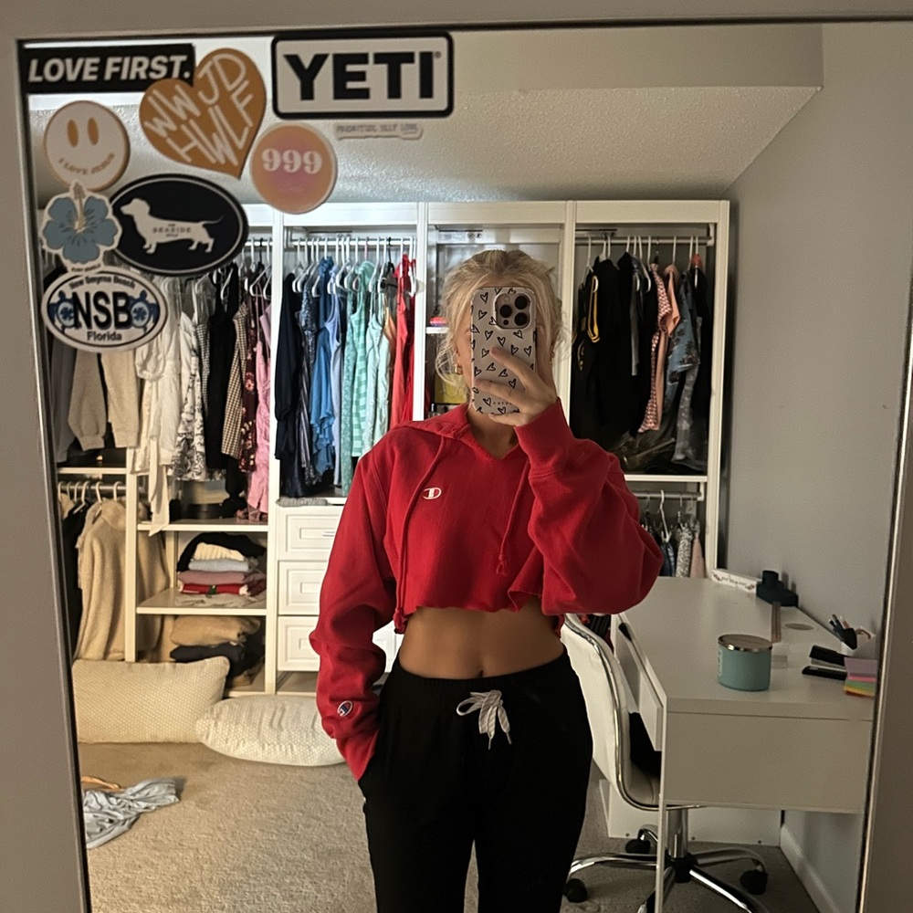 Red cropped Champion hoodie - size: S